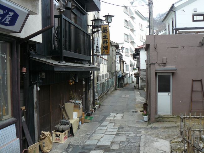 �ɍ��ۉ���F�Βi�X