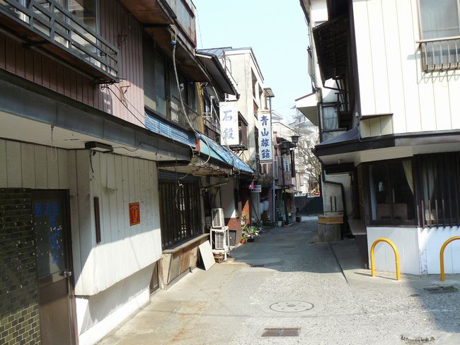 �ɍ��ۉ���F�Βi�X