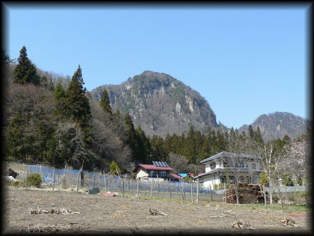 ���s���������w����ނ���M�̎R