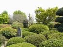 永徳寺境内に作庭された庭園と石仏