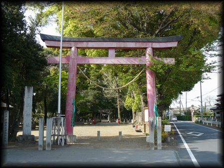 ���i�_�Ћ������ʂɐ݂���ꂽ��F�̑咹���ƐΑ��Ѝ��W