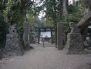木曽三社神社参道の社叢と石造狛犬と石柱