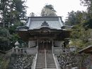 木曽三社神社参道石段から見上げた拝殿と石垣と玉垣