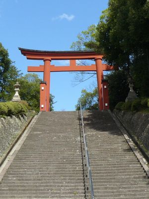 貫前神社の参道を構成する石段の写真